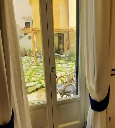 アパート House &