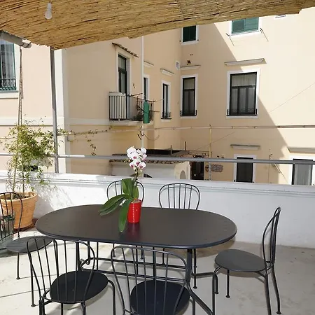 アパート House &